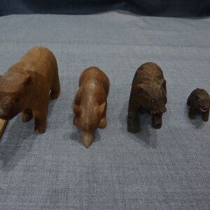 4 Hand carved bears - Vintage Collectable